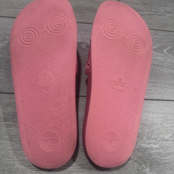 GUCCI PINK SLIDES!!! LIKE NEW!!! WORN ONCE!!!! STUNNING! - Picture 5 of 7